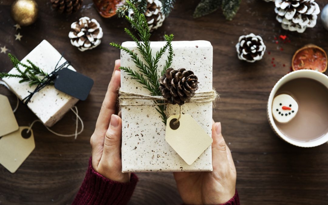To Gift or Not to Gift: What is the Perfect Holiday Gift for Employees?