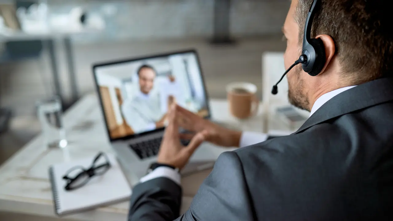virtual assistant working from home